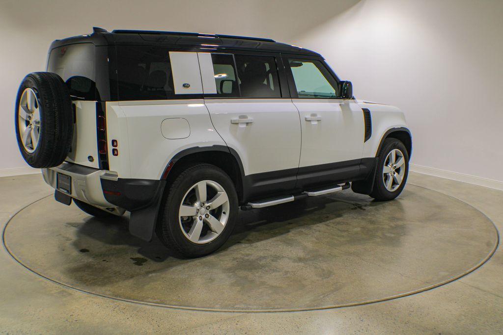 Used 2023  Land Rover S image 6