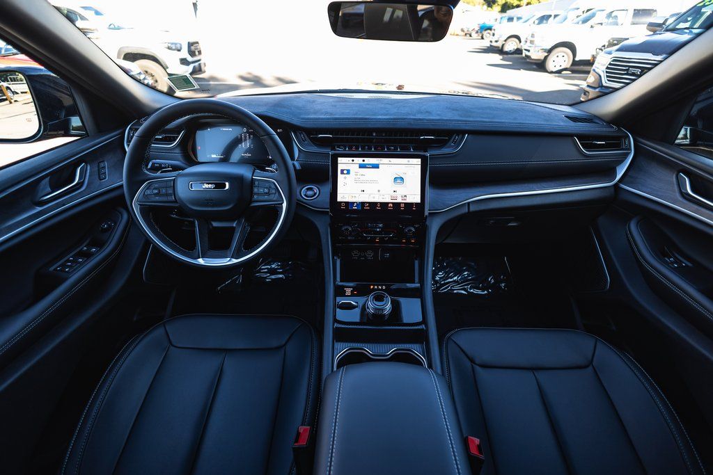 2025 Jeep Grand Cherokee Limited thumbnail 25