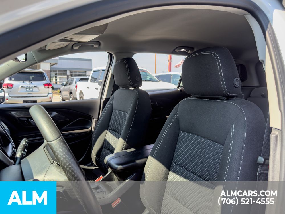 Used 2024 White GMC SLE image 6