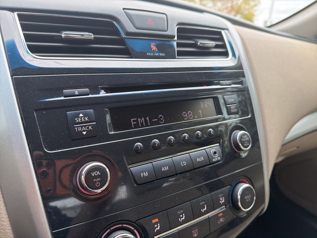 Thumbnail: 2015 Nissan Altima - 27