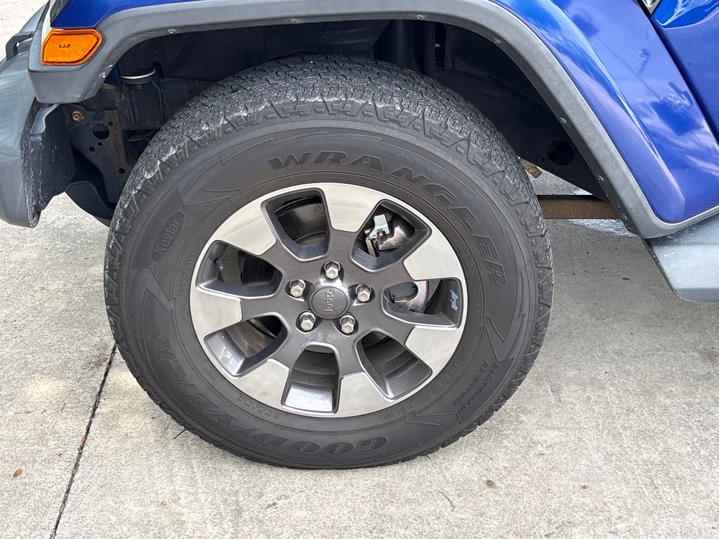 Used 2018 Blue Jeep Unlimited Sahara image 11