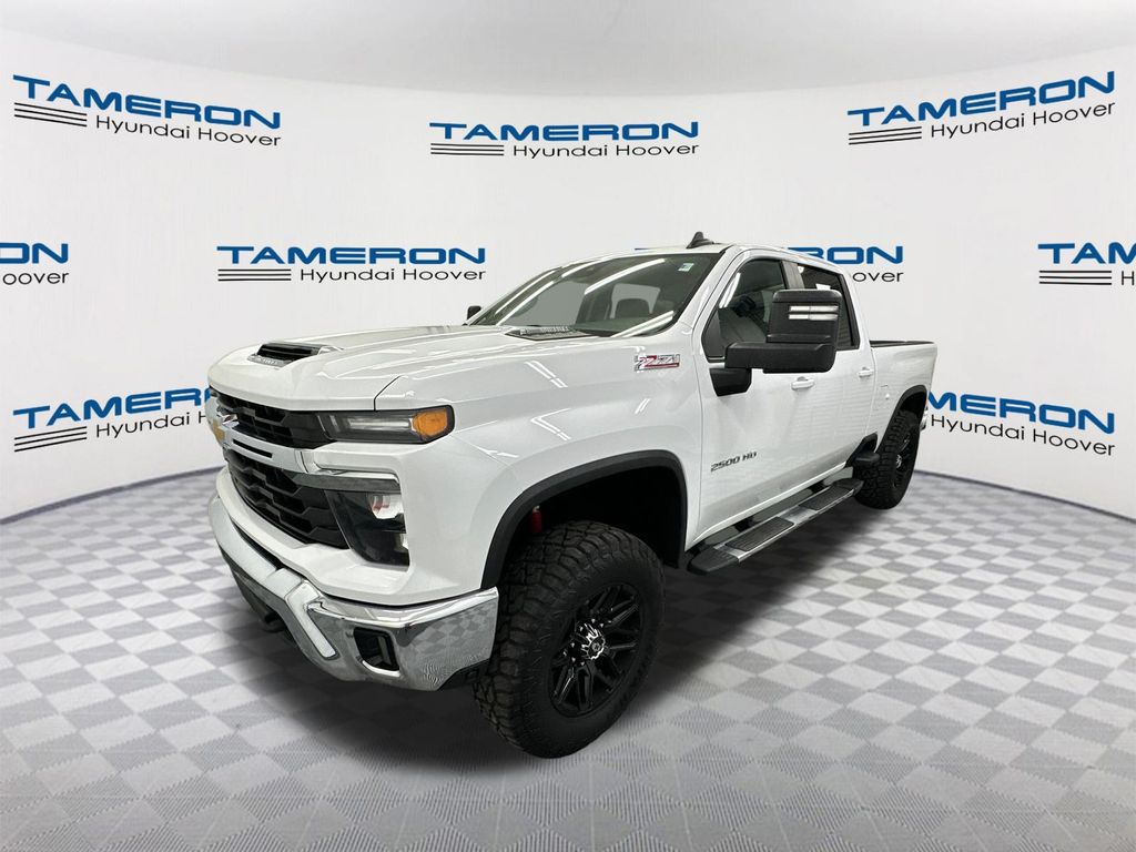 Summit White 2024 Chevrolet Silverado 2500HD Pickup Truck Four-Wheel Drive Automatic