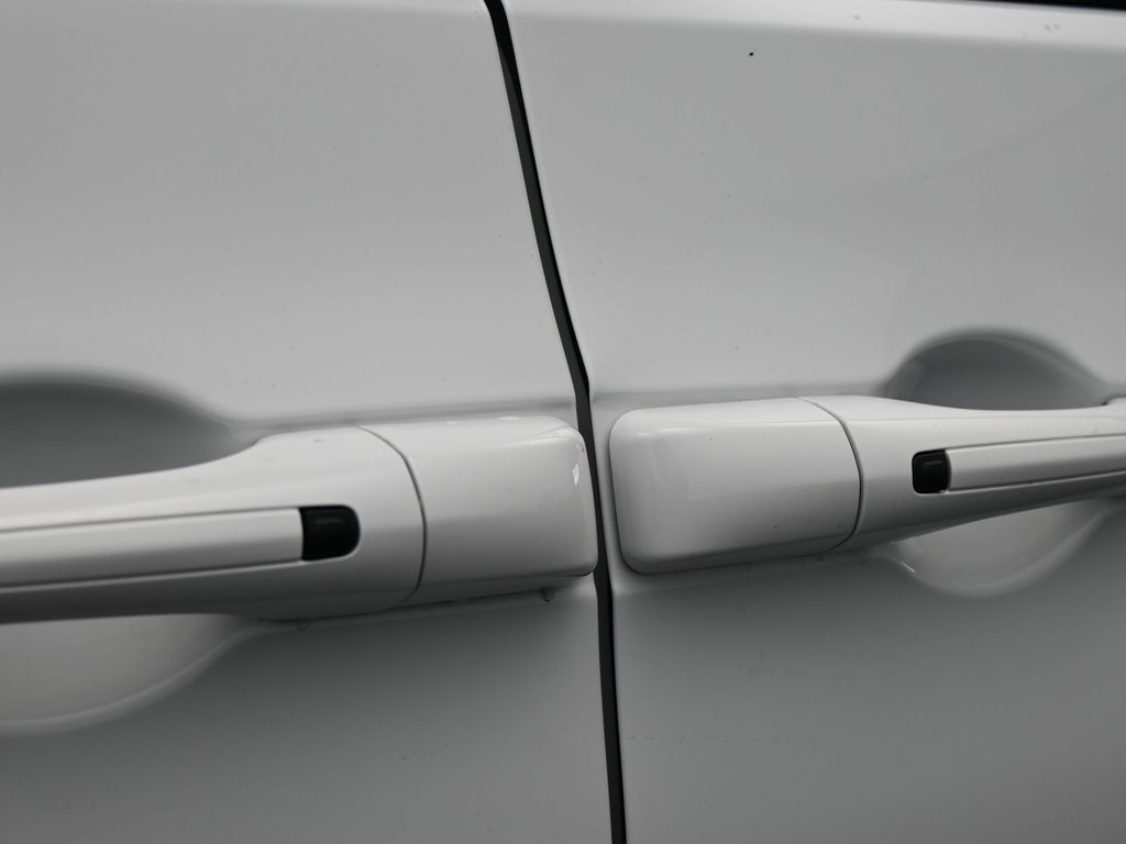 New 2026 Bright White Clearcoat Chrysler Select image 36