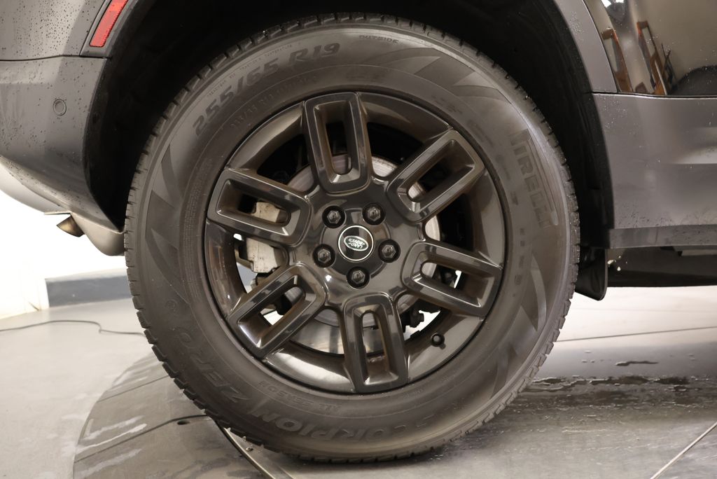 Thumbnail: 2023 Land Rover Defender - 11