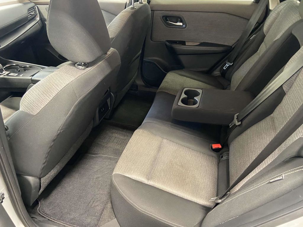 2023 Nissan Rogue SV photo 9