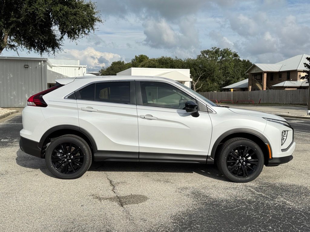 2025 Mitsubishi Eclipse Cross LE photo 8