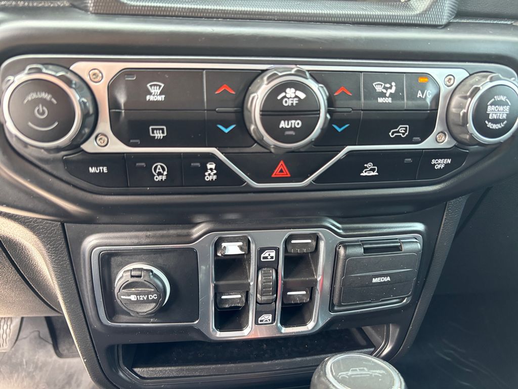 Used Car 2022 Jeep Gladiator  Overland For Sale Under $30,000 In Austin, Texas