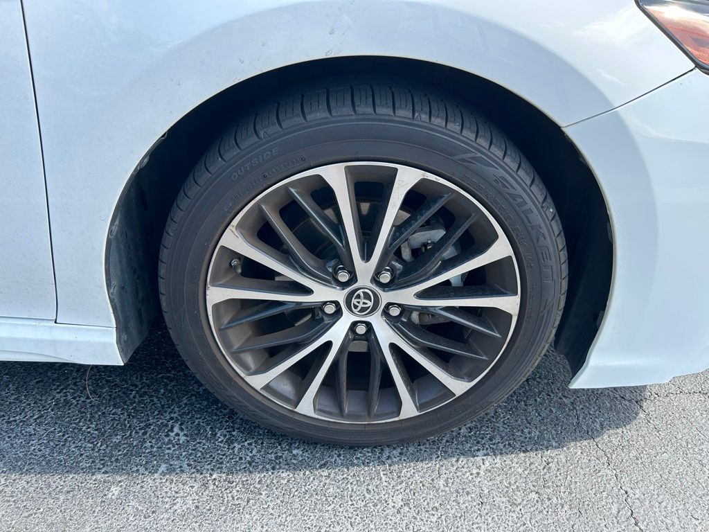 Thumbnail: 2018 Toyota Camry - 9
