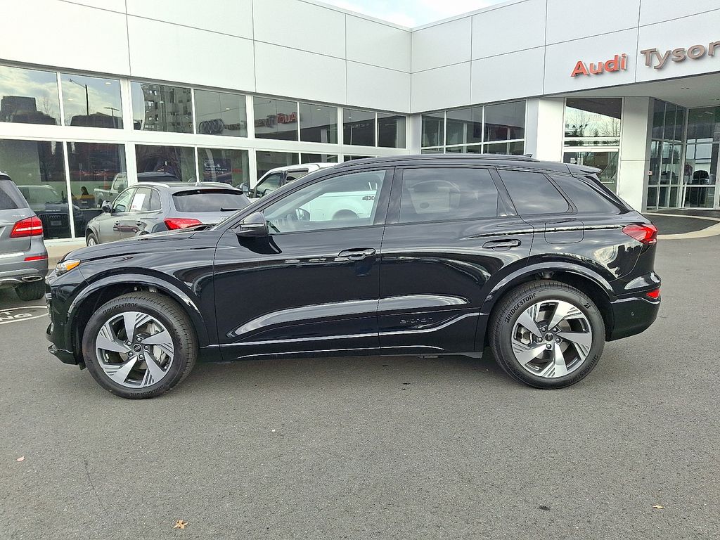 Thumbnail: 2025 Audi Q6 e-tron - 7