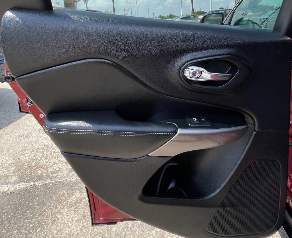 2019 Jeep Cherokee Latitude Red at Community Kia