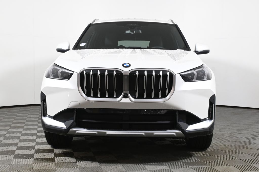 Thumbnail: 2027 BMW X1 - 10