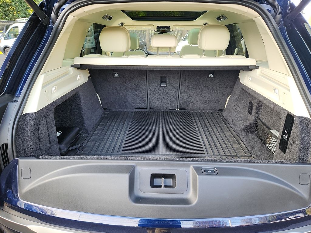 Thumbnail: 2023 Land Rover Range Rover - 30