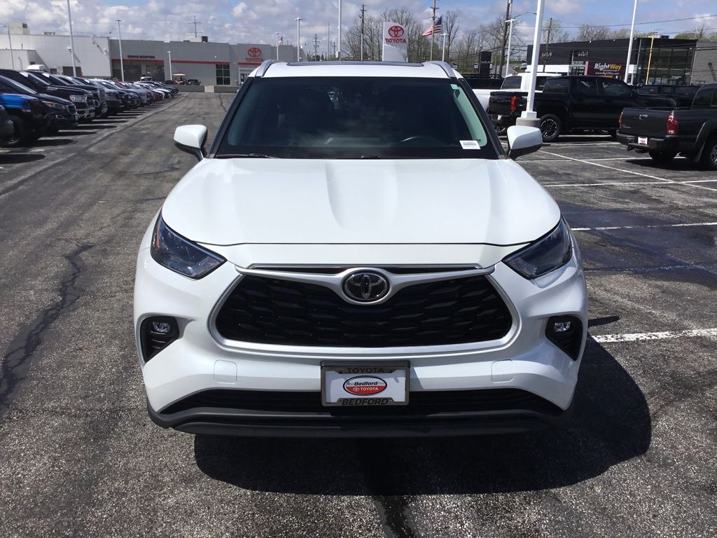 Thumbnail: 2023 Toyota Highlander - 5