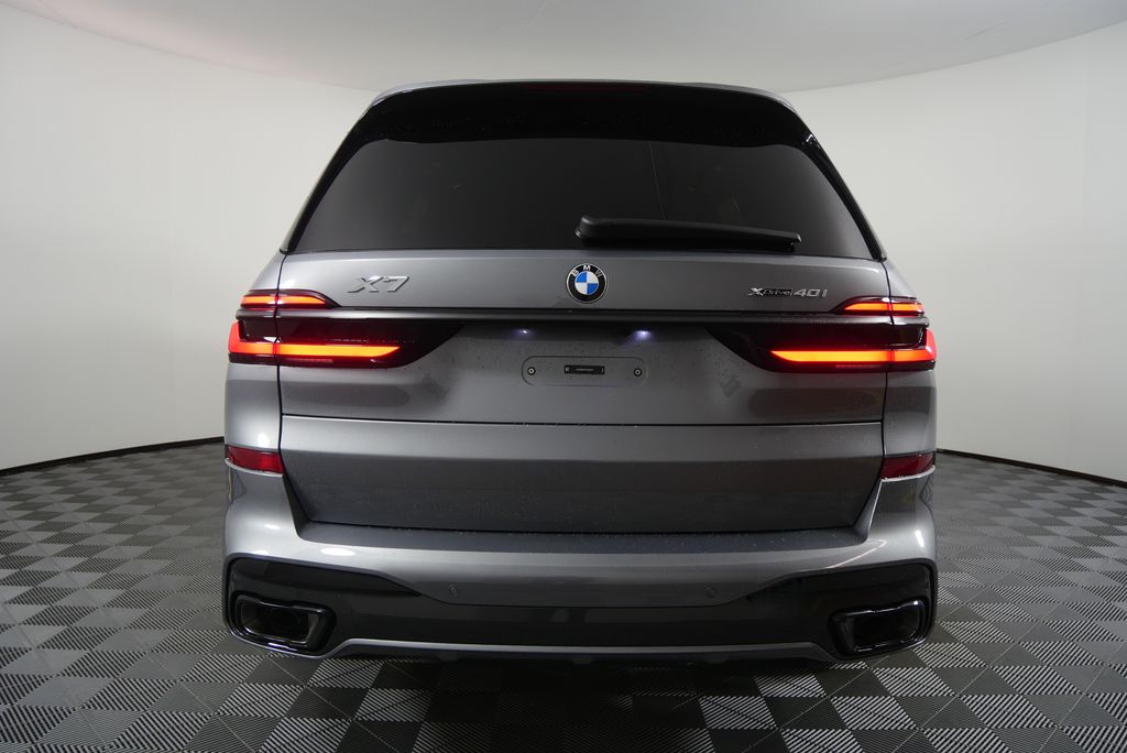 Thumbnail: 2026 BMW X7 - 4