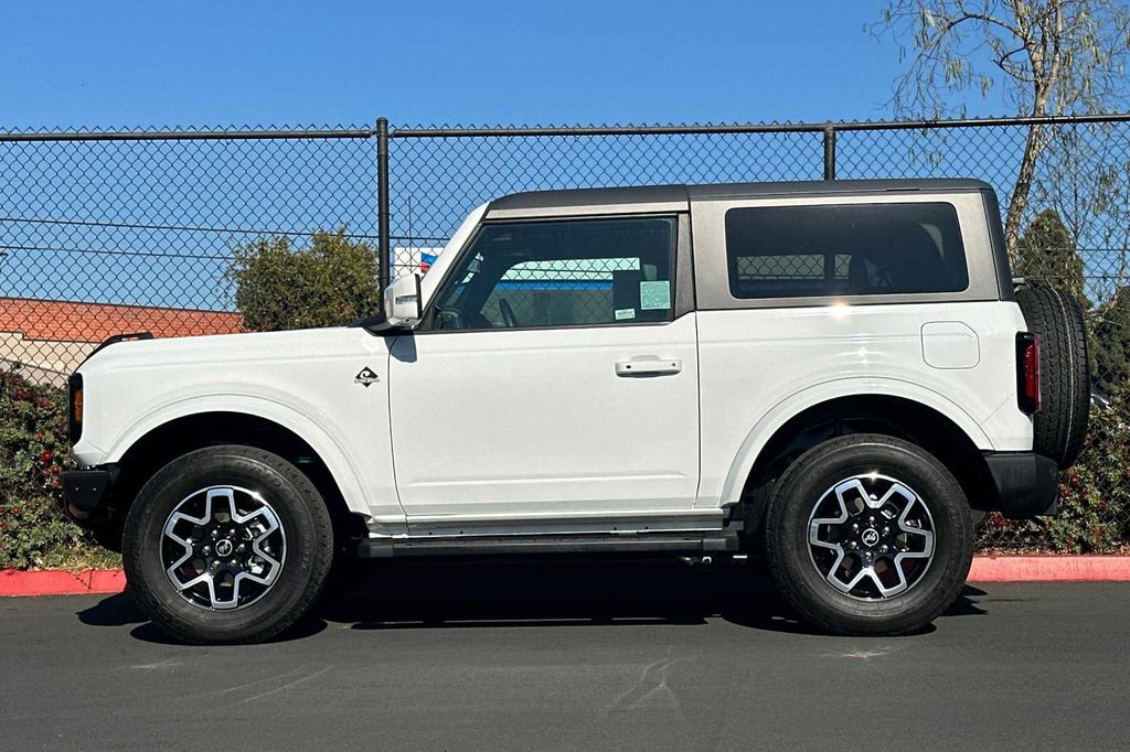 2022 Ford Bronco Outer Banks 9