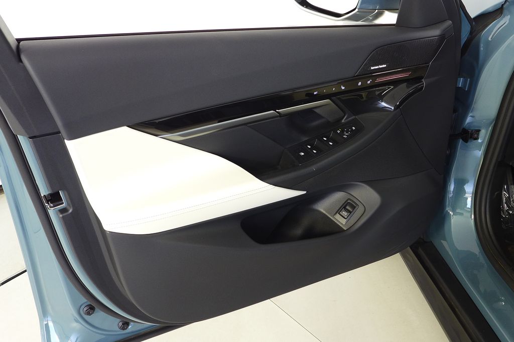 Thumbnail: 2024 BMW 5 Series - 11