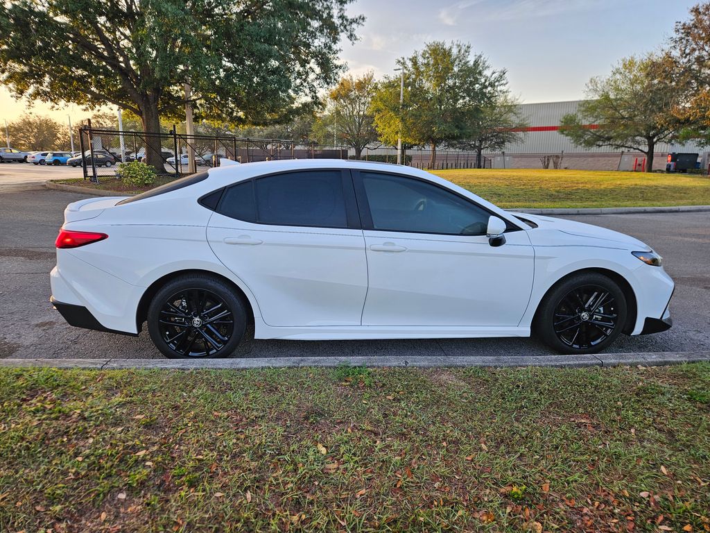 2025 Toyota Camry SE 6