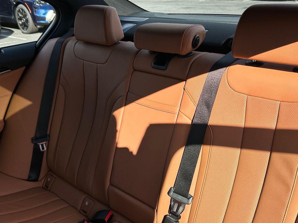 Thumbnail: 2022 BMW 5 Series - 31