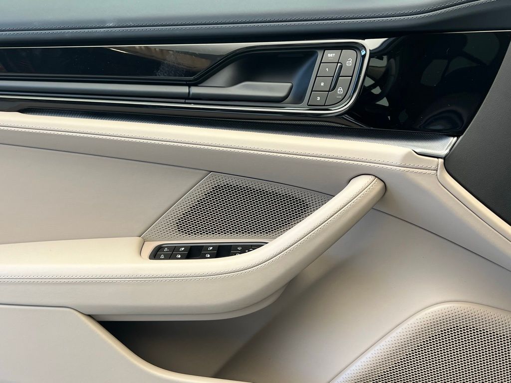 Thumbnail: 2026 Porsche Panamera - 19