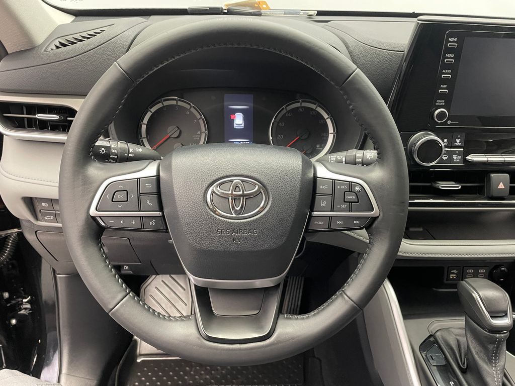Thumbnail: 2022 Toyota Highlander - 21