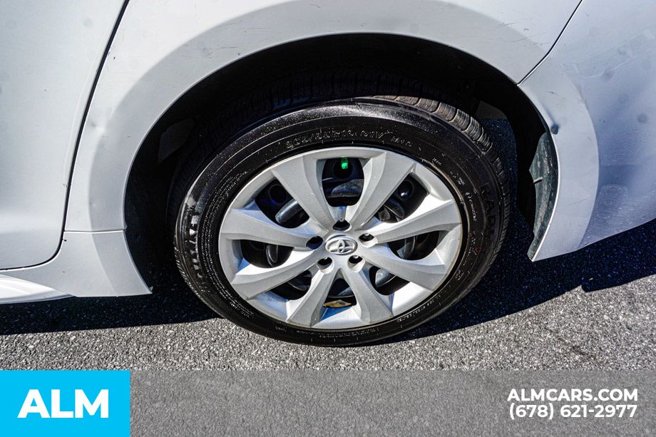 Used 2023 White Toyota LE image 17