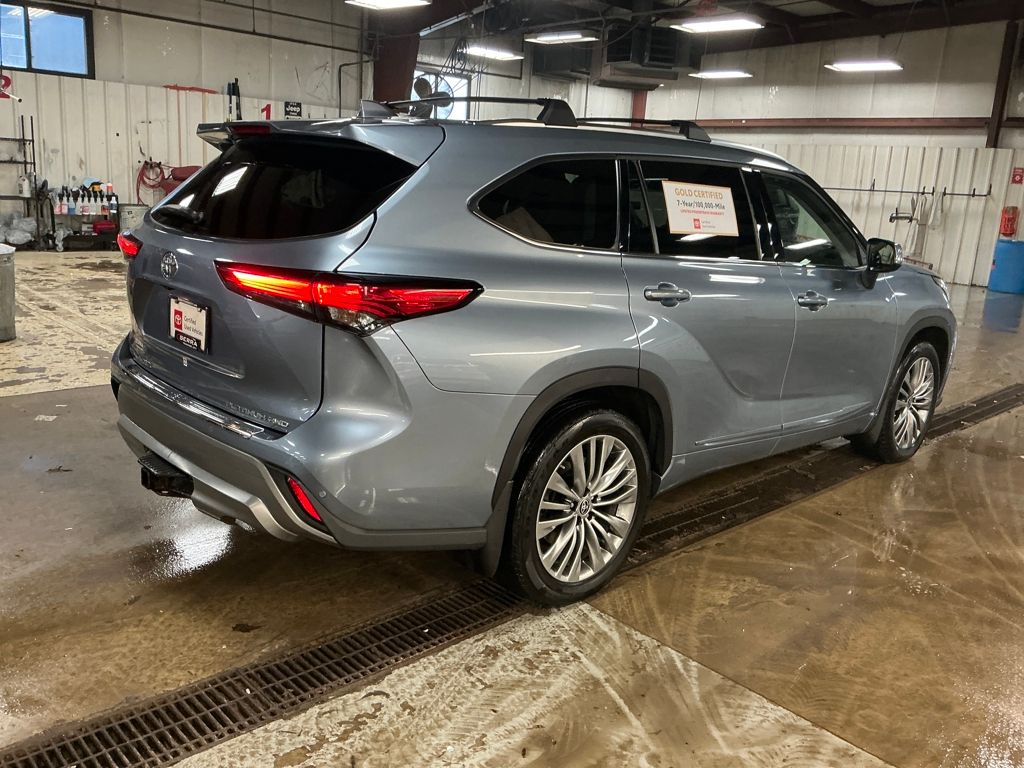 Used 2022  Toyota Platinum image 5