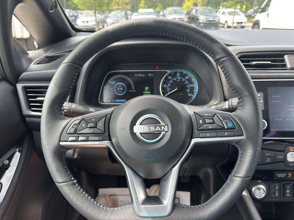 2024 Super Black/Pearl White Nissan LEAF SV Plus FWD Hatchback