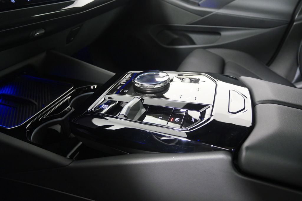 2025 BMW 5 Series 530i 28