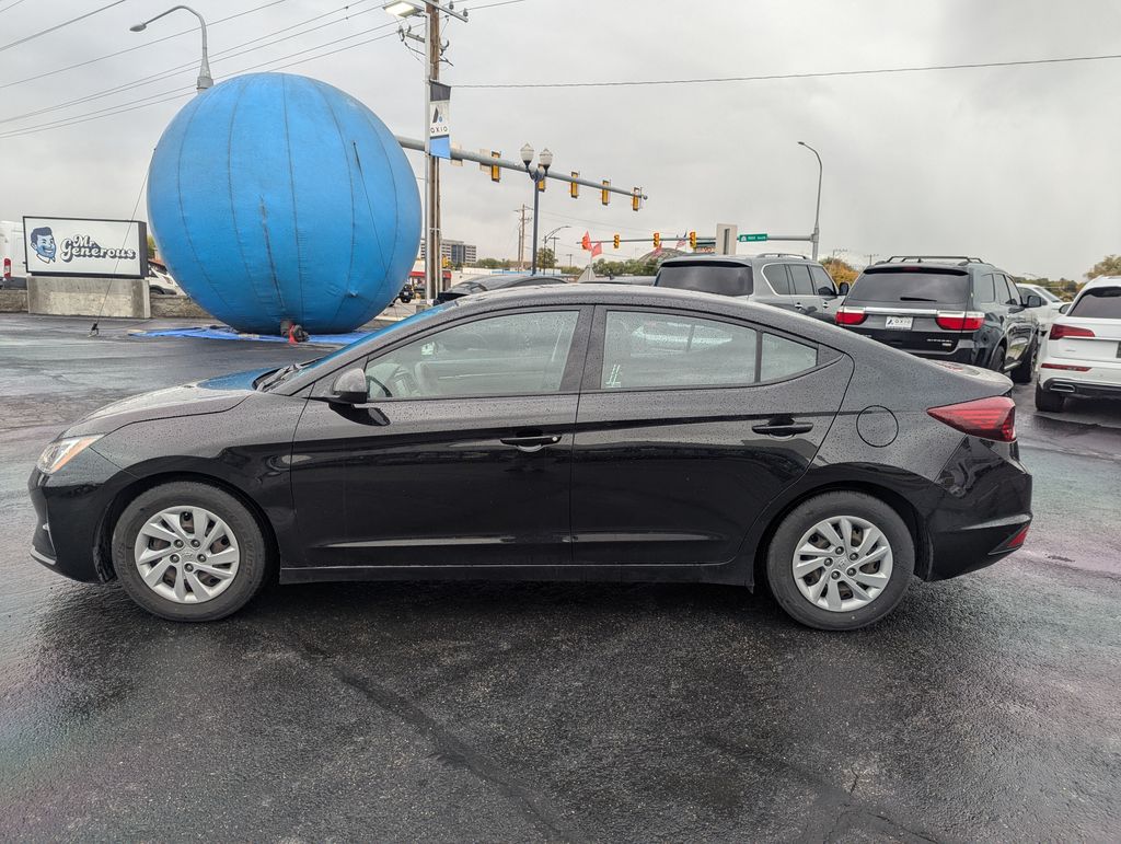 2019 Hyundai Elantra SE 8