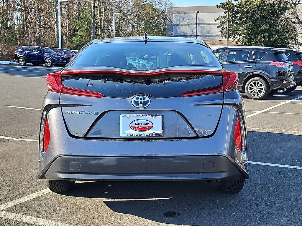 Thumbnail: 2018 Toyota Prius Prime - 8