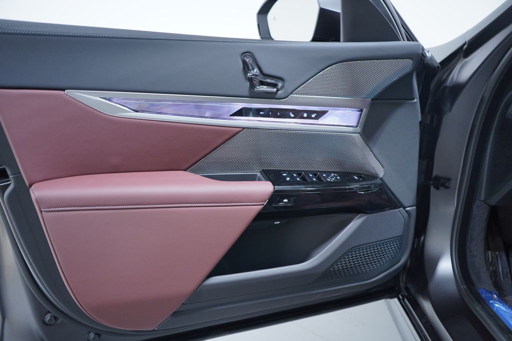 Thumbnail: 2026 BMW i7 - 16