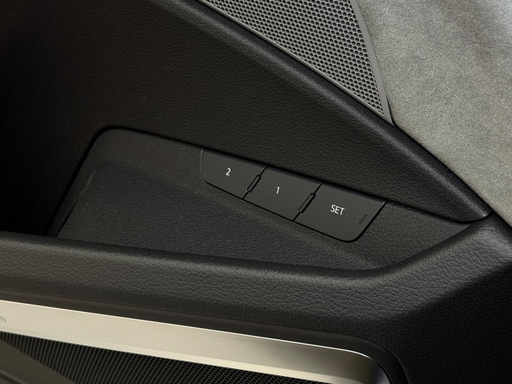 2024 Audi Q8 e-tron  32