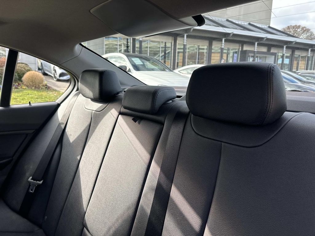 Thumbnail: 2015 BMW 3 Series - 30