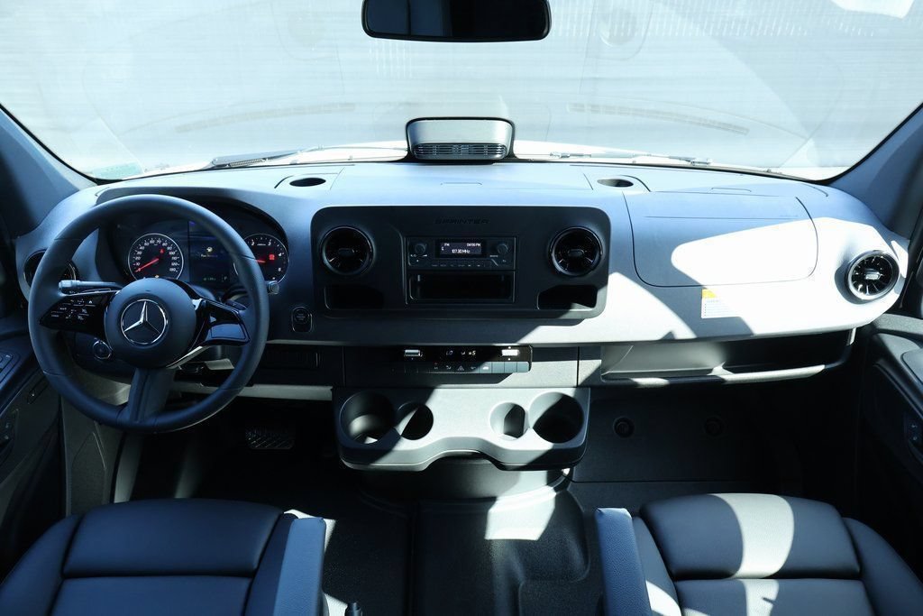 Thumbnail: 2026 Mercedes-Benz Sprinter - 4