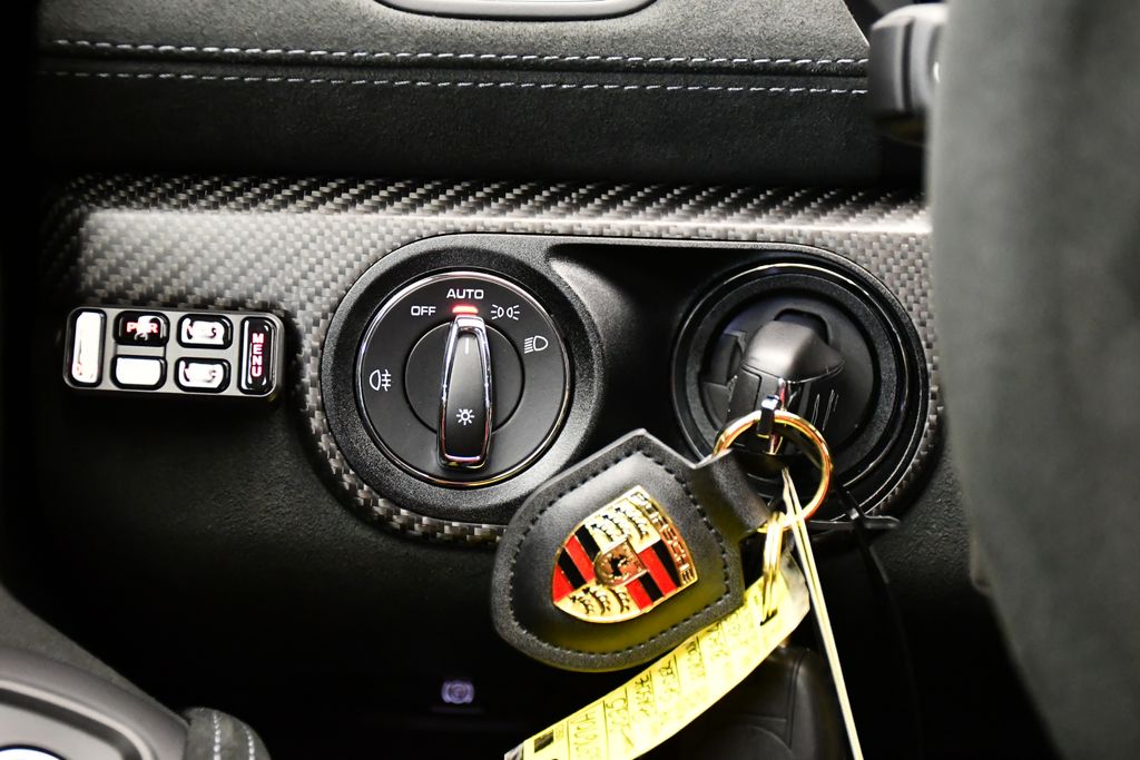 Thumbnail: 2025 Porsche  - 21