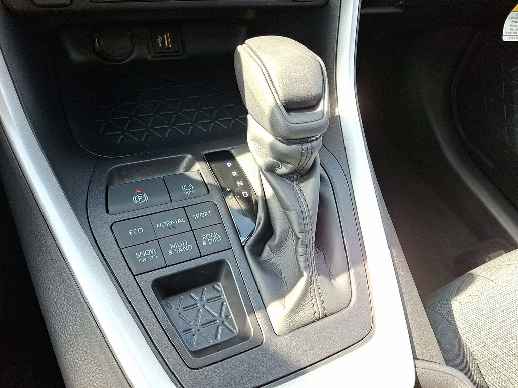 Thumbnail: 2025 Toyota RAV4 - 11