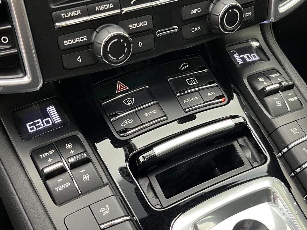 Thumbnail: 2015 Porsche Cayenne - 20