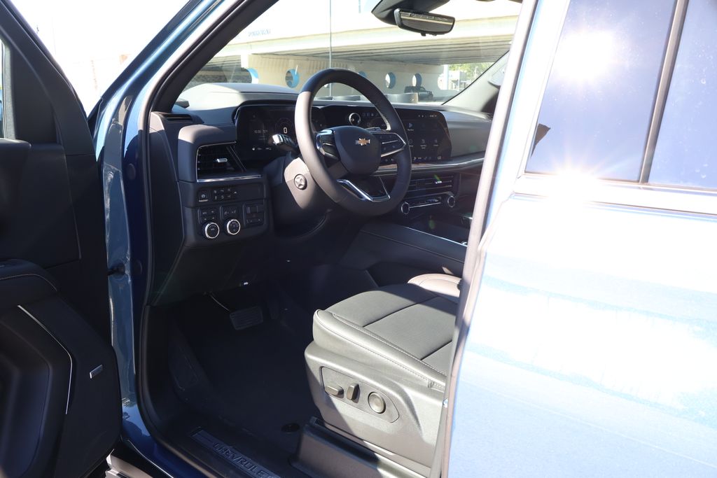 Thumbnail: 2025 Chevrolet Suburban - 14