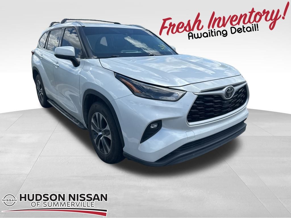 2022 Toyota Highlander XLE FWD SUV