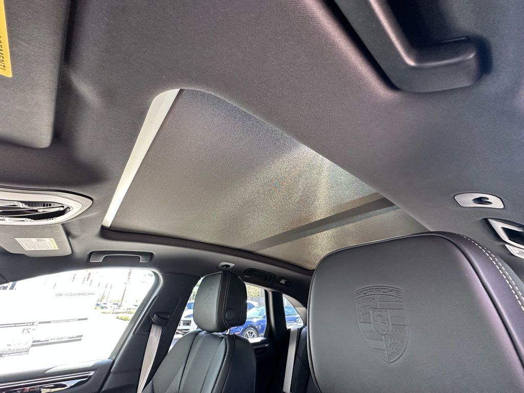 Thumbnail: 2026 Porsche Macan - 24