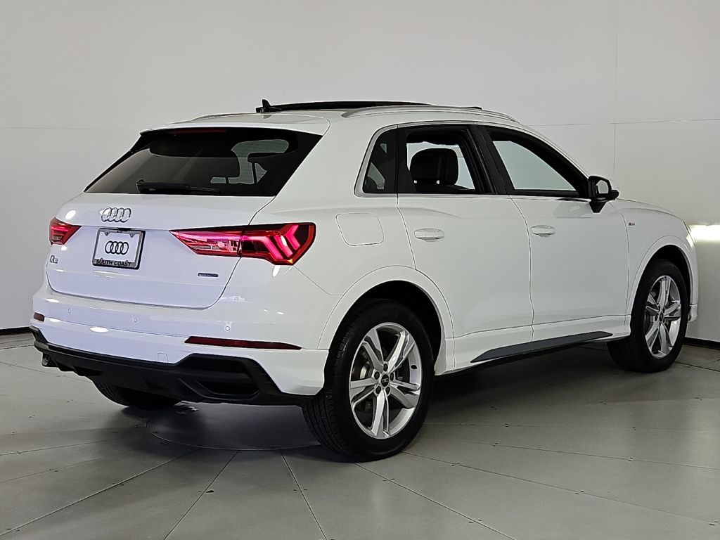 Thumbnail: 2023 Audi Q3 - 7