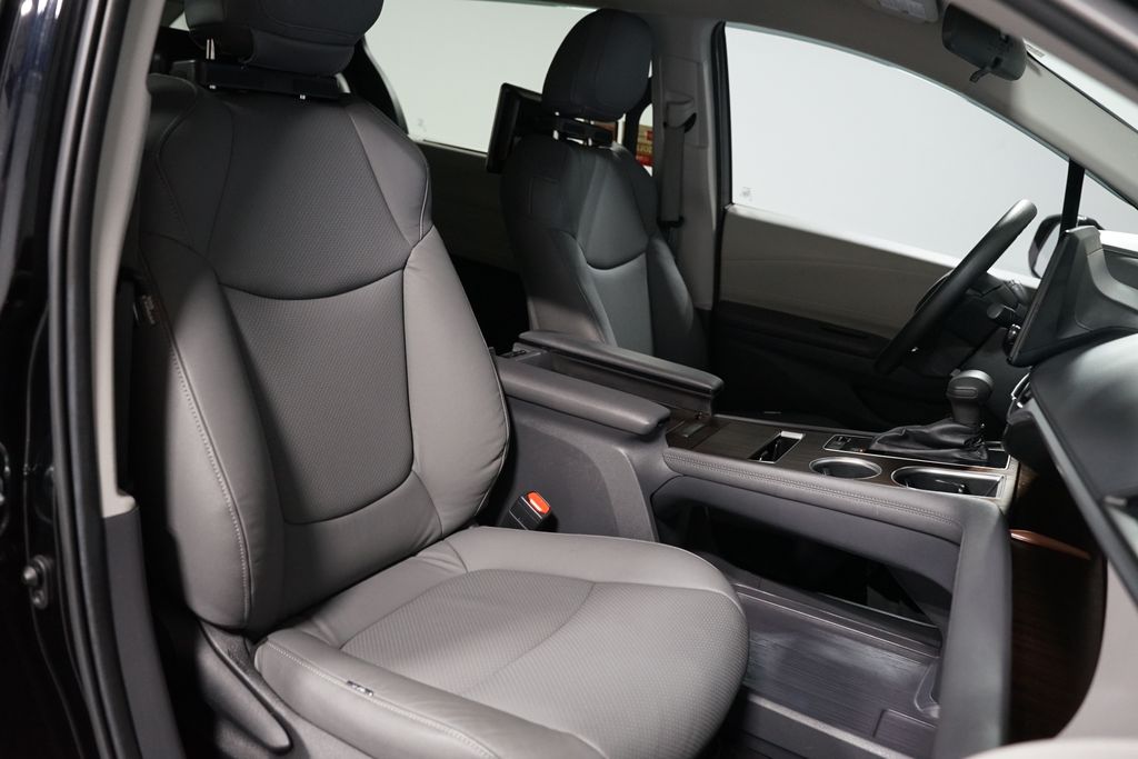 Thumbnail: 2022 Toyota Sienna - 28