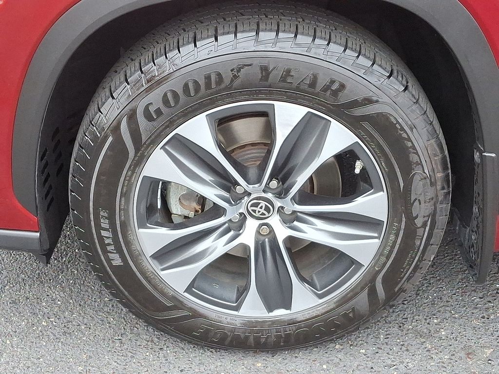 Thumbnail: 2021 Toyota Highlander - 8