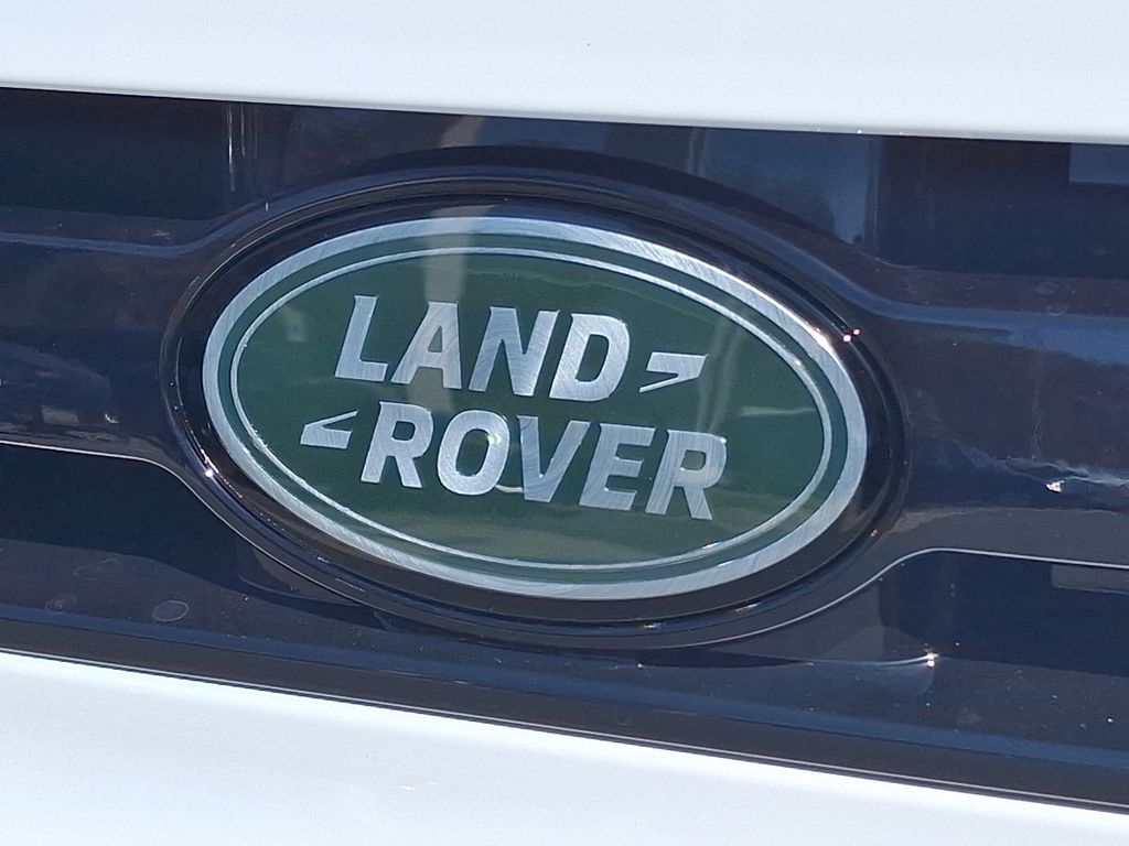 2025 Land Rover Defender 110 21