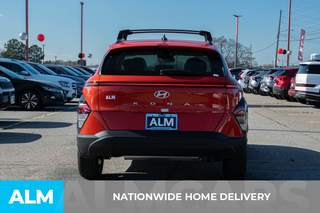 Used 2025 Orange Hyundai SEL Convenience image 4