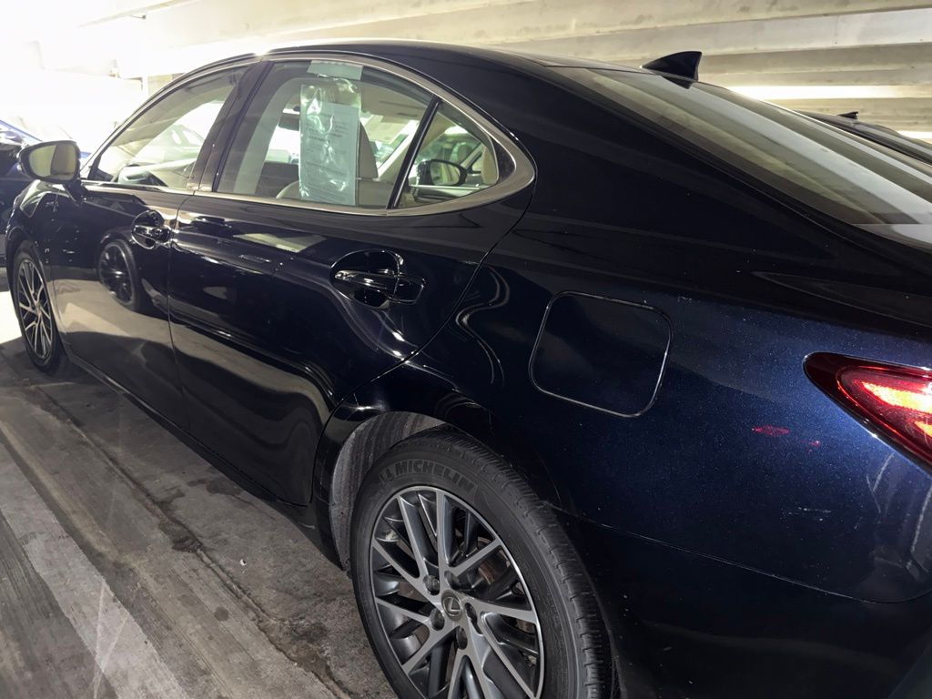 Thumbnail: 2016 Lexus ES - 4