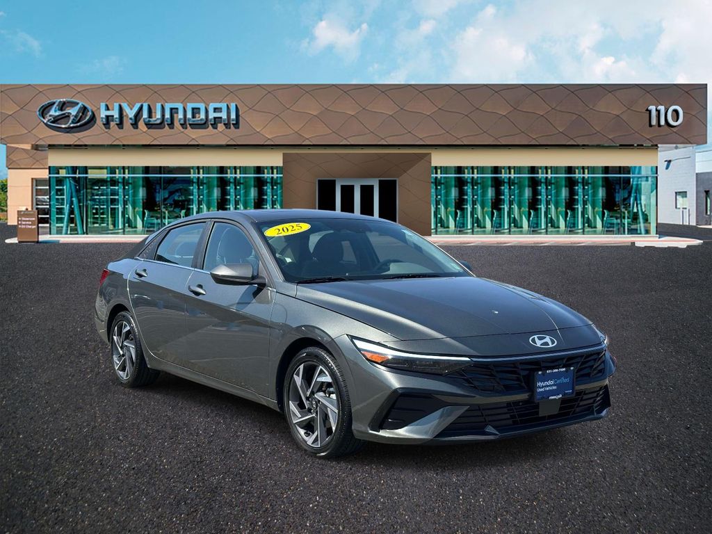 Gray 2025 Hyundai Elantra SEL Convenience FWD Sedan Front-Wheel Drive Continuously Variable Transmission