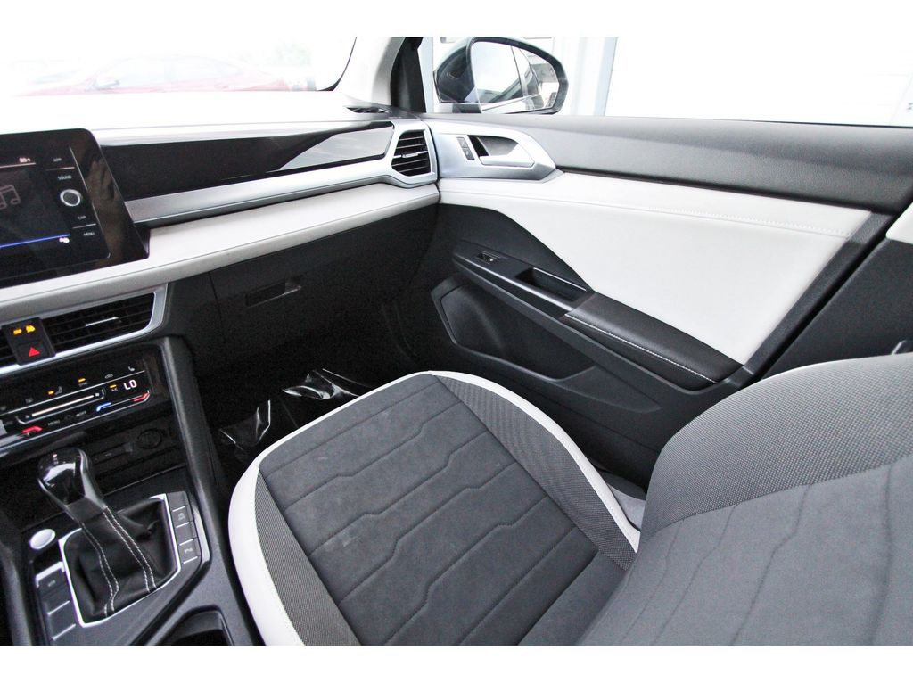 2025 Volkswagen Taos 1.5T SE - 10