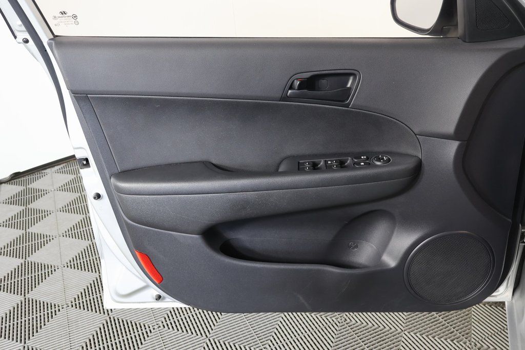 Thumbnail: 2010 Hyundai Elantra - 10