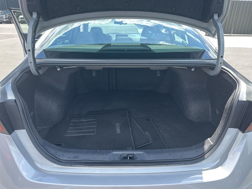 2022 Brilliant Silver Metallic Nissan Altima 2.5 SV FWD Sedan